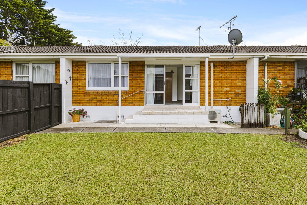 2/6 Hill Road, Papatoetoe, Auckland - Carousel 1