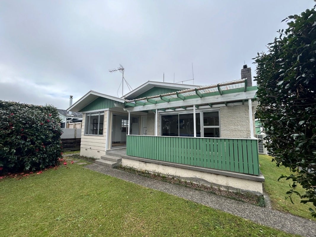 20 Sadler Street, Fairview Downs, Hamilton - Carousel 1