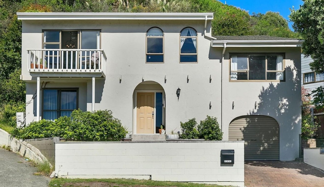 11 Leeward Drive, Whitby, Porirua - Carousel 2
