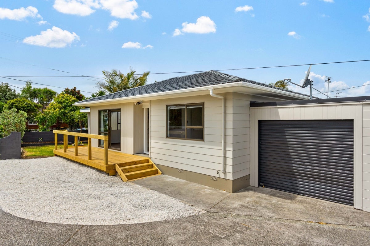 1/9 Rewarewa Road, Te Atatu Peninsula, Auckland - Carousel 2