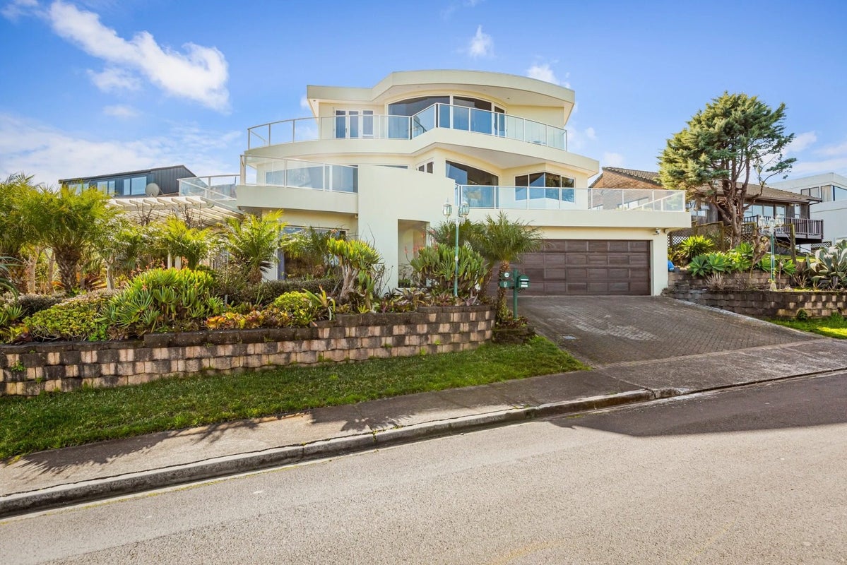 9 Brigantine Drive, Beach Haven, Auckland - Carousel 1