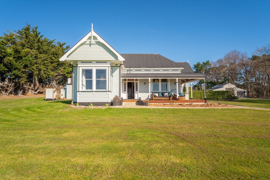 231 Robinson Road, Cave - Carousel 1
