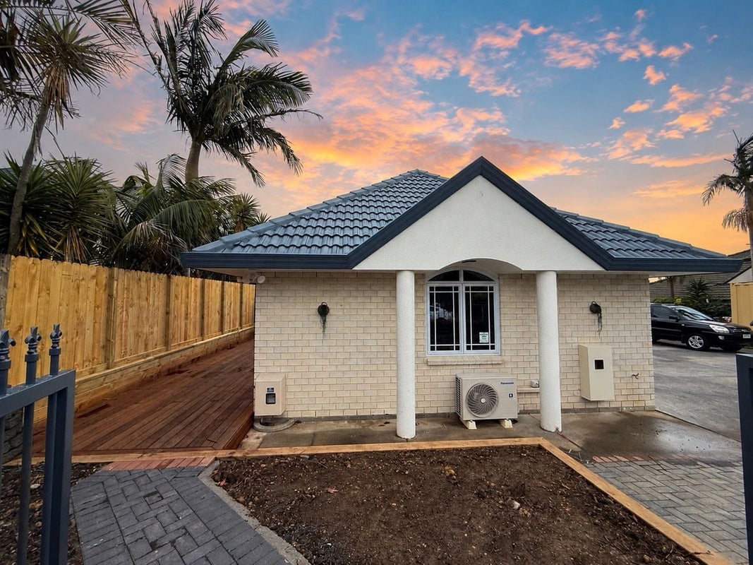13 Burnaston Court, Dannemora, Auckland - Carousel 1