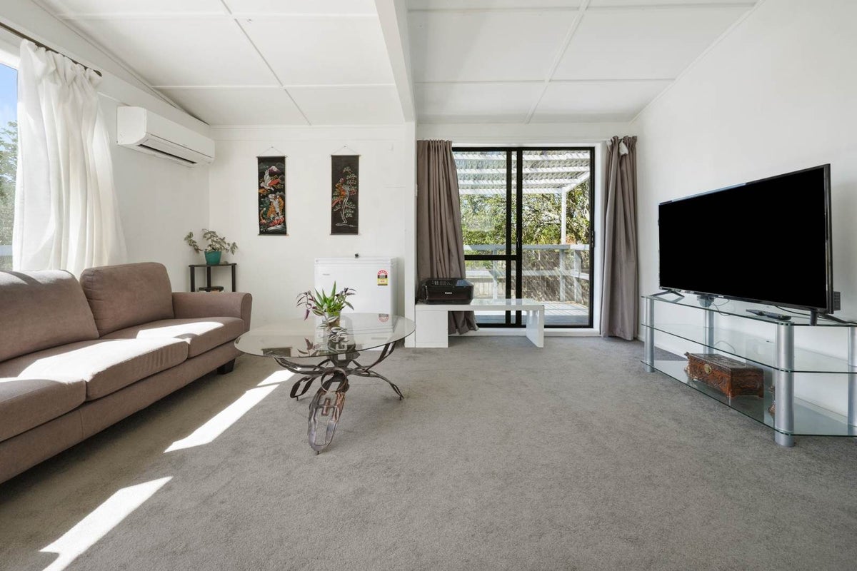 3 Donovan Avenue, Massey, Auckland - Carousel 2