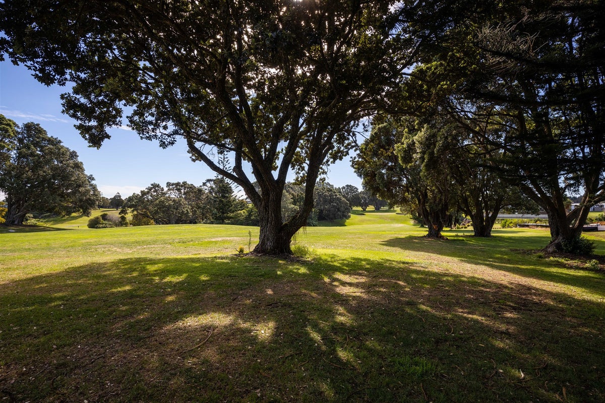 10 Kakariki Lane, Waiwhakaiho, New Plymouth - Carousel 7