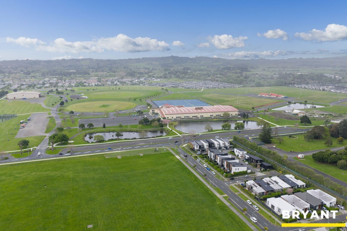 2 Troop Road, Papakura - Carousel 14
