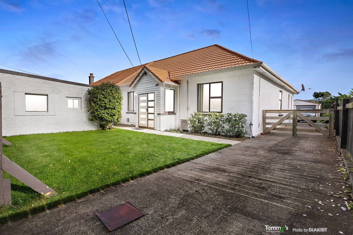 20 Monorgan Road, Strathmore Park, Wellington - Carousel 1