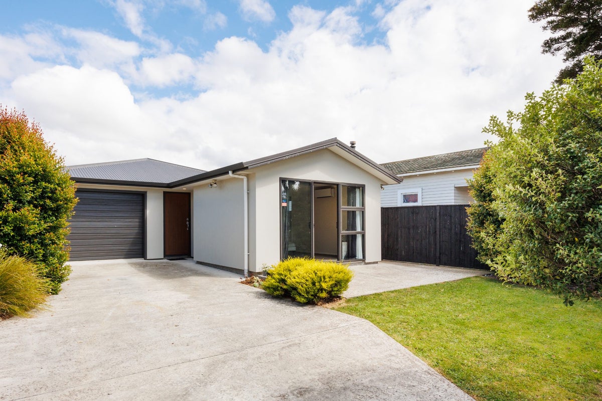 62 West Street, West End, Palmerston North - Carousel 1
