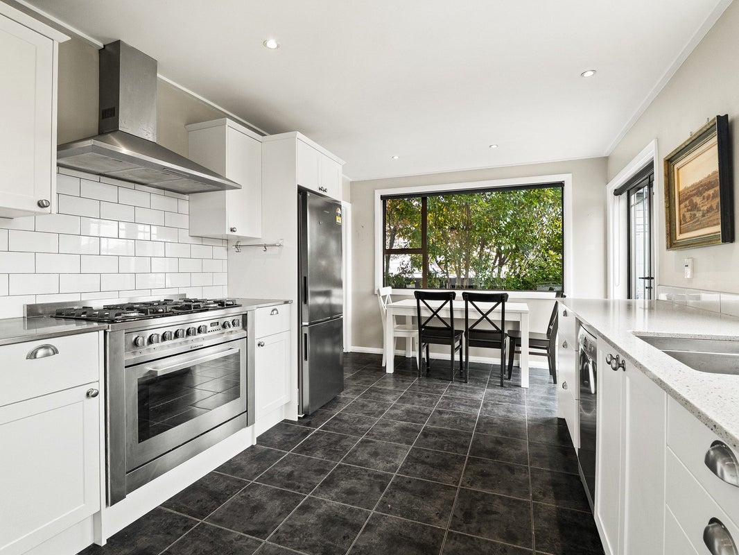 44 Hargest Crescent, Saint Kilda, Dunedin - Carousel 1