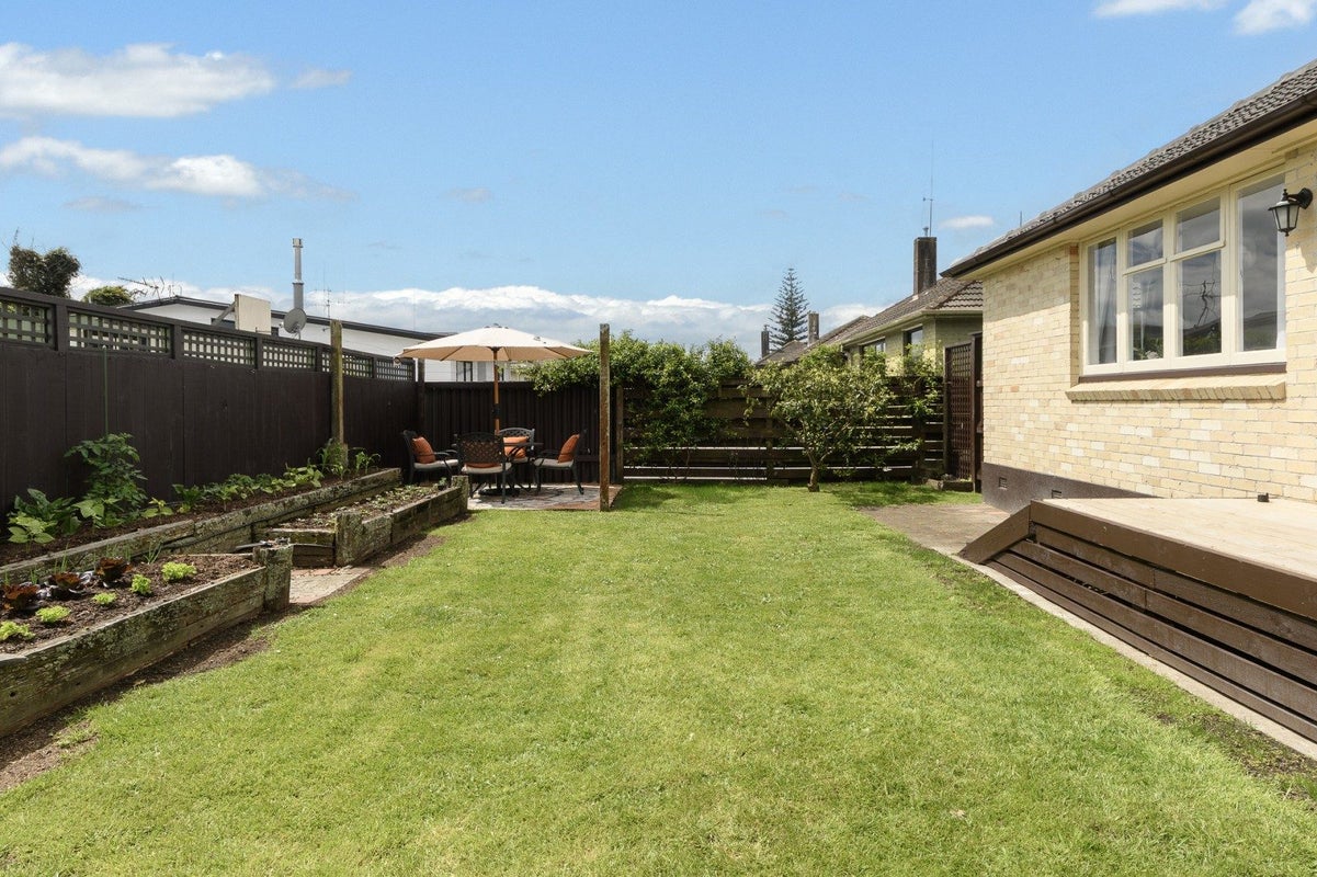 2/935 Cameron Road, Gate Pa, Tauranga - Carousel 1