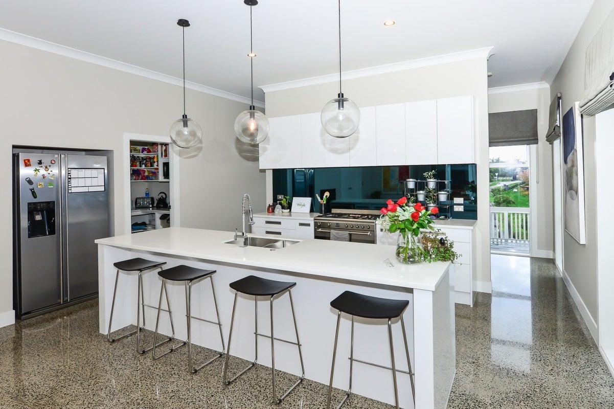 24 Petersburg Drive, Flagstaff, Hamilton - Carousel 1
