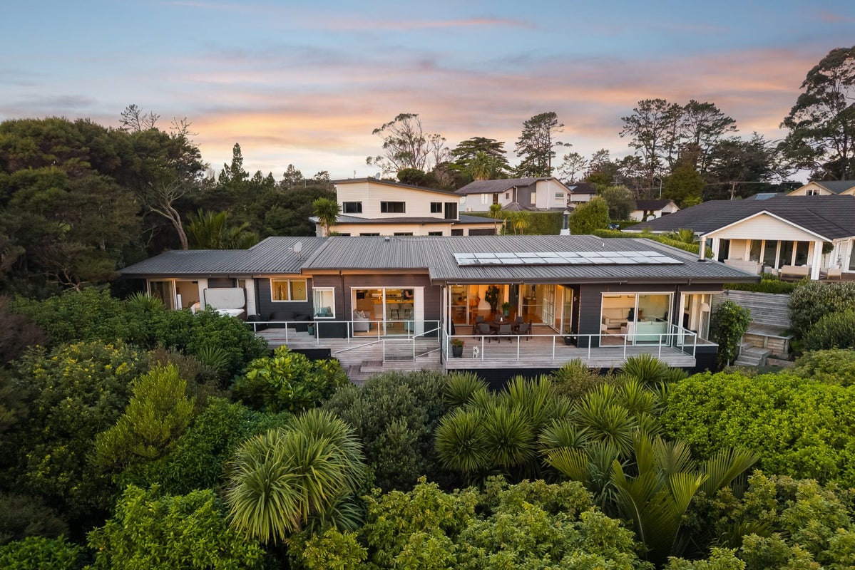 104 Shelter Drive, Greenhithe, Auckland - Carousel 1