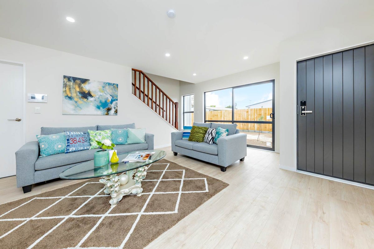 7B Hurley Place, Kelston, Auckland - Carousel 2