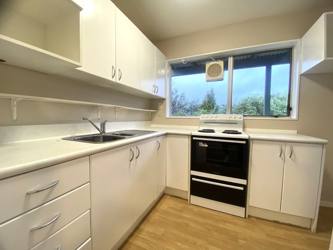 24B Caesars Place, Churton Park, Wellington - Carousel 2