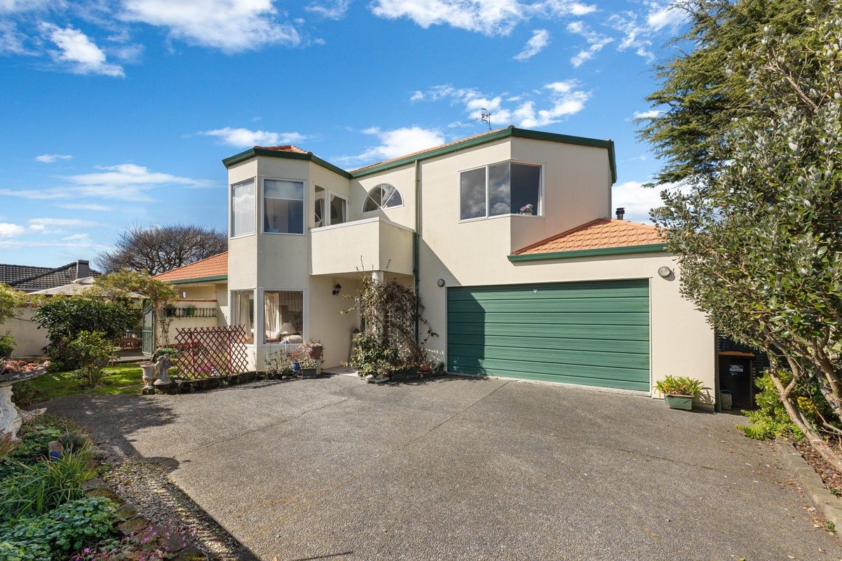 4 Karina Terrace, Roslyn, Palmerston North - Carousel 2
