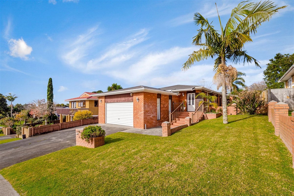 31 Petrel Place, Massey, Auckland - Carousel 2