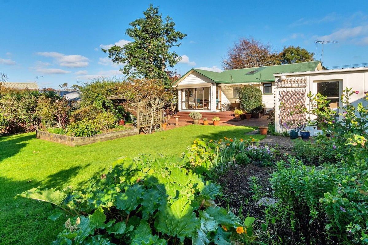 27 Fernleigh Avenue, Royal Oak, Auckland - Carousel 1