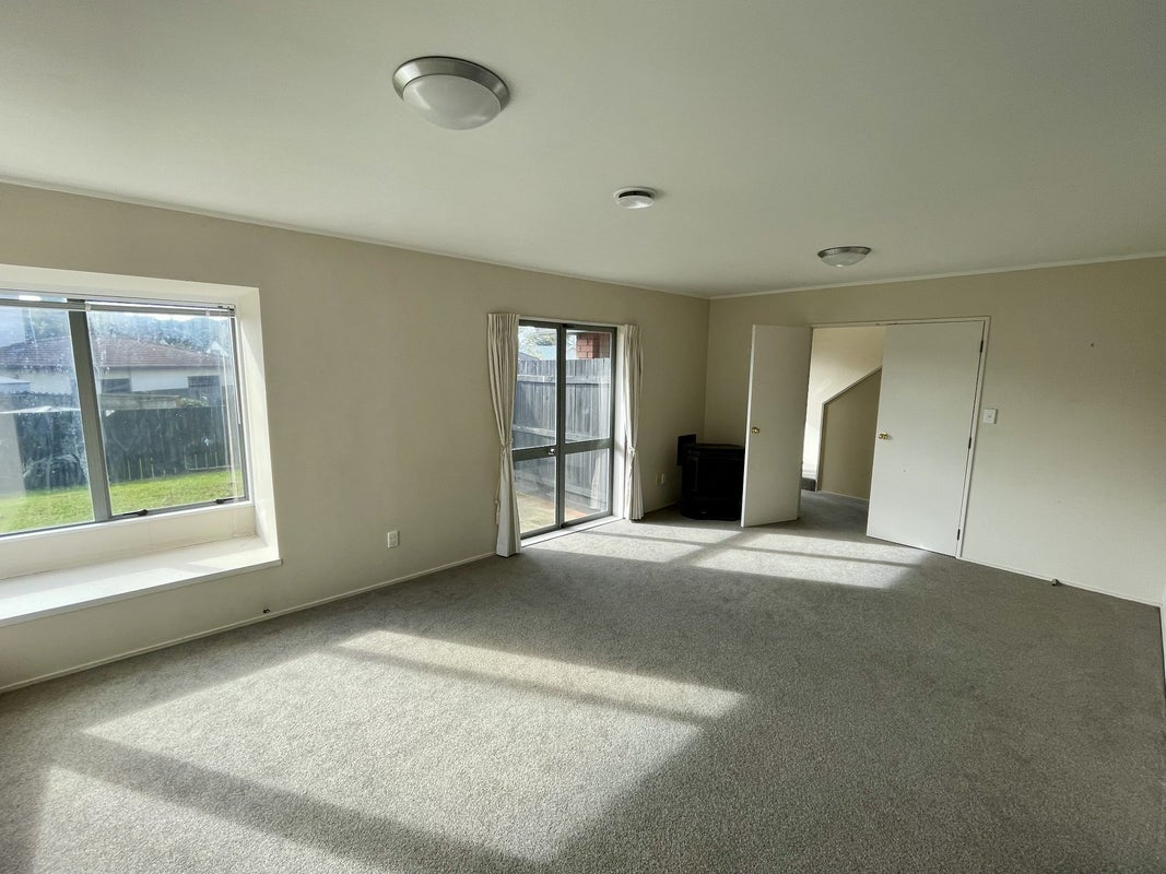 3/8 Solana Court, Botany Downs, Auckland - Carousel 2