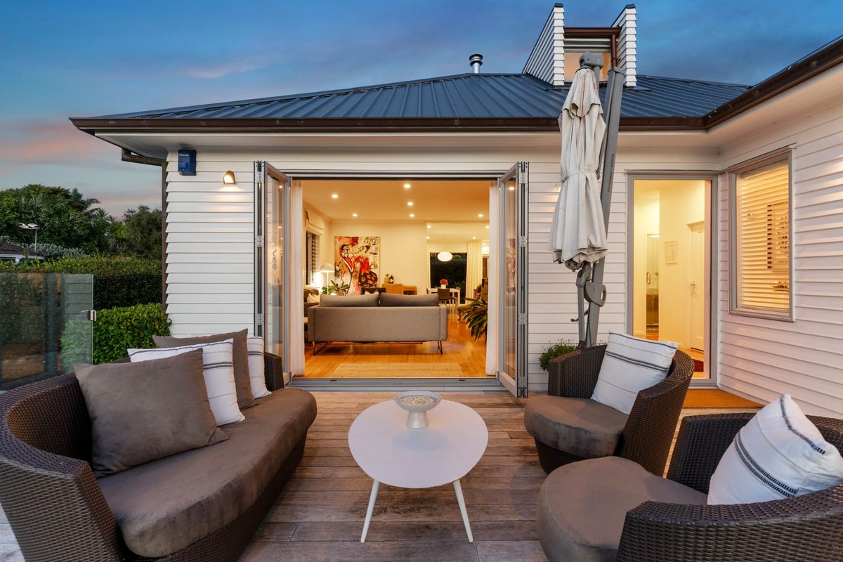28 Tirotai crescent, Westmere, Auckland - Carousel 2