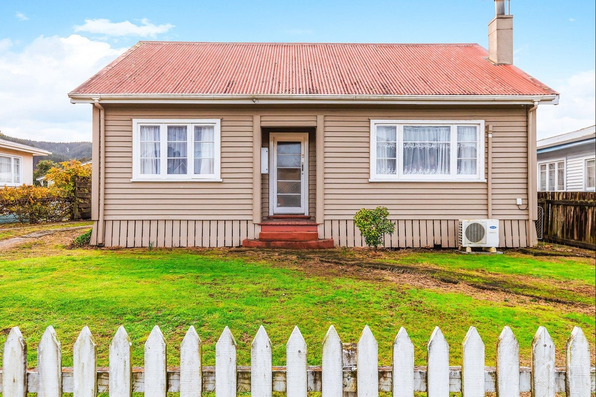 64 Ngatai Street, Taumarunui - Carousel 1