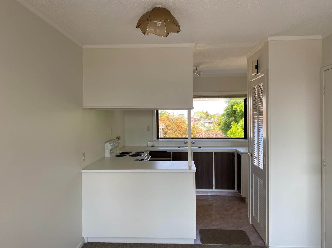 2/180 Sandspit Road, Shelly Park, Auckland - Carousel 2