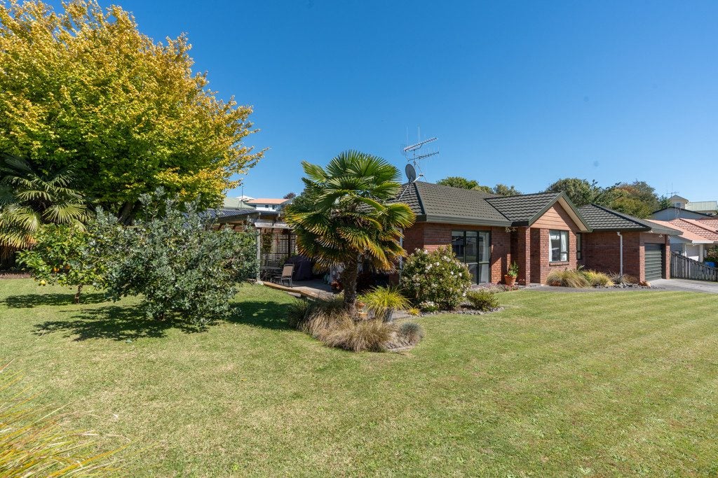 14 Caulfield Place, Nawton, Hamilton - Carousel 1