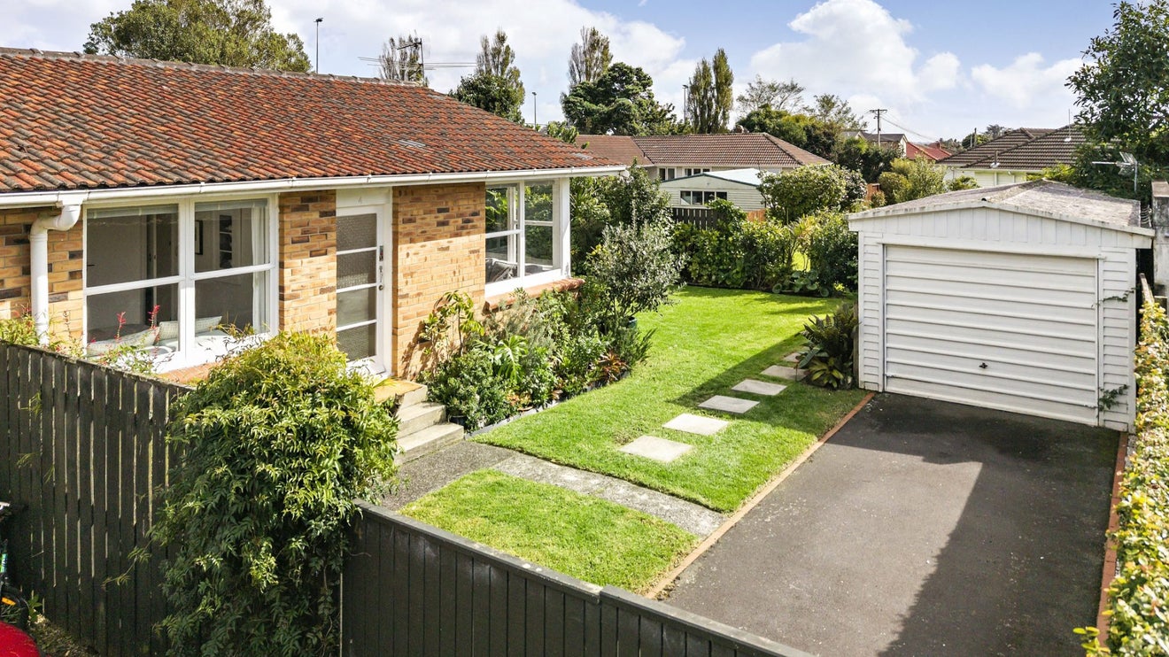 4/11 Preston Avenue, Mount Albert, Auckland - Carousel 1