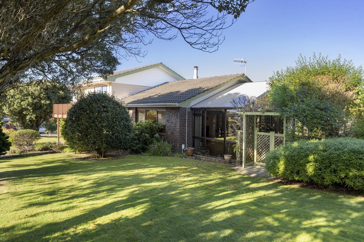 7 Pohutukawa Crescent, Raumati Beach, Paraparaumu - Carousel 1