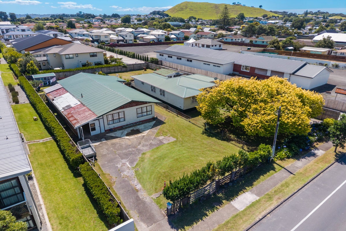 65 Mckenzie Road, Mangere Bridge, Auckland - Carousel 1