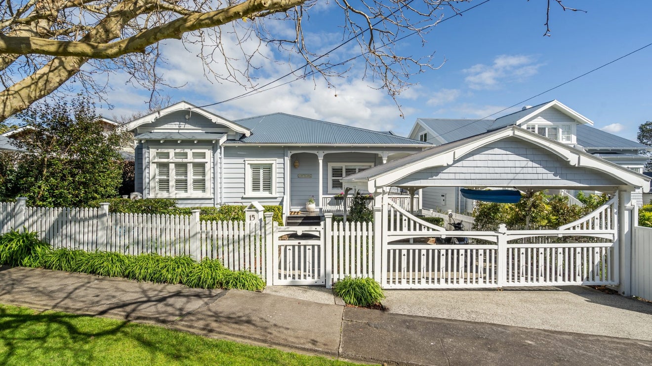 15 North Avenue, Narrow Neck, Auckland - Carousel 1