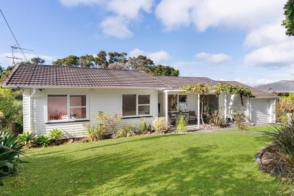 22 Park Road, Glenfield, Auckland - Carousel 1