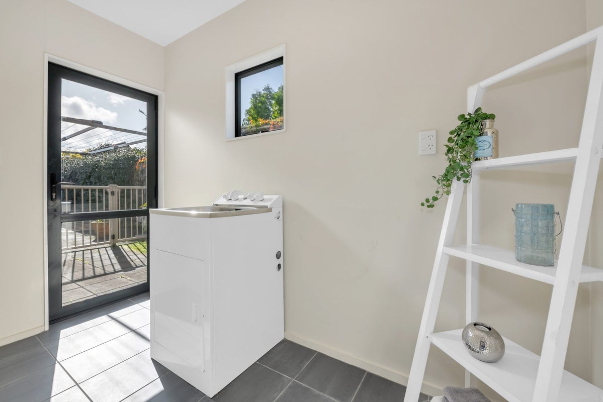 17 Campbell Road, Maraetai, Auckland - Carousel 50