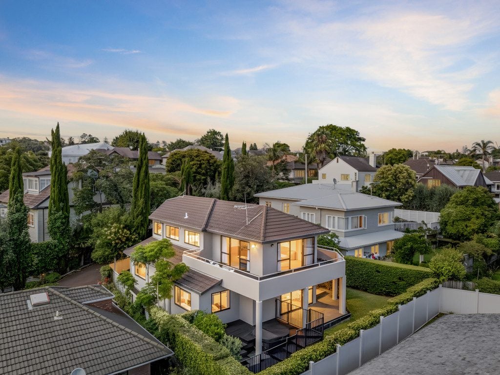 77B Waiatarua Road, Remuera, Auckland - Carousel 1