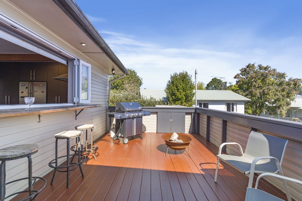 49 Vincent Street, Howick, Auckland - Carousel 1