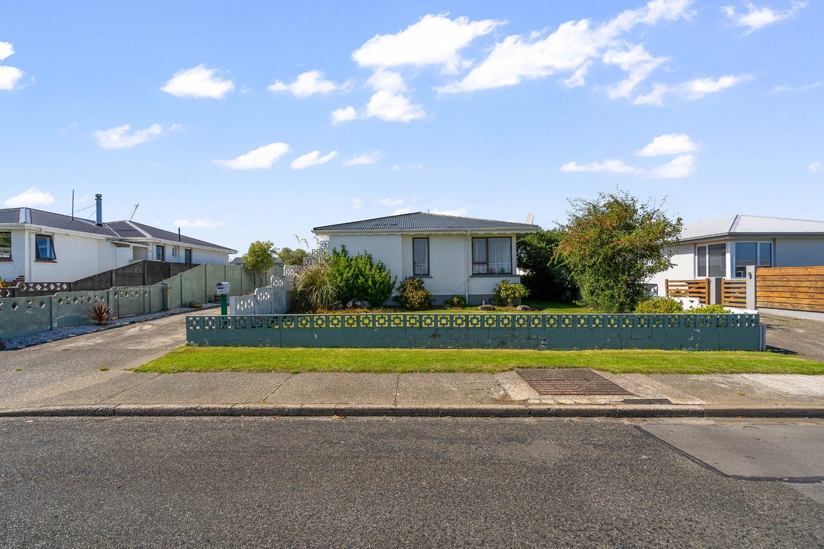 220 Conyers Street, Strathern, Invercargill - Carousel 1