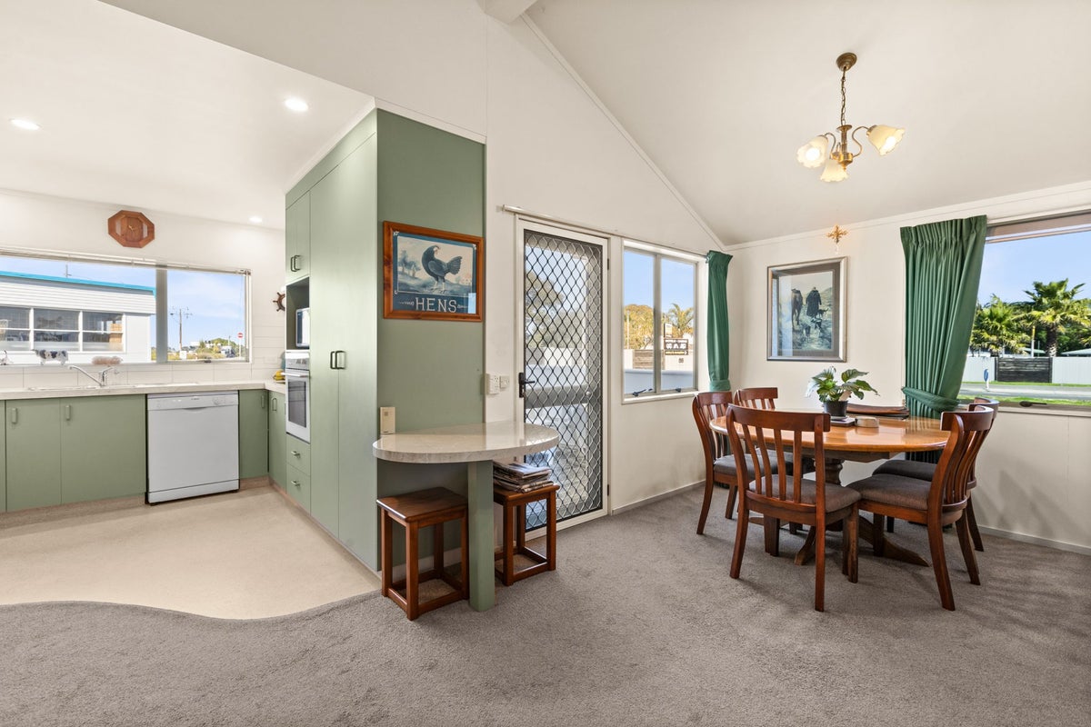 15/182 Charles Street, Westshore, Napier - Carousel 2