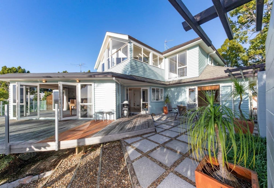 30 Arama Avenue, Titirangi, Auckland - Carousel 19