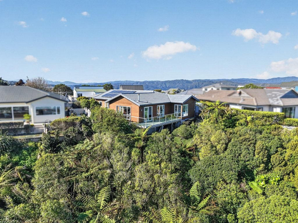 7 Lemonwood Grove, Maungaraki, Lower Hutt - Carousel 2