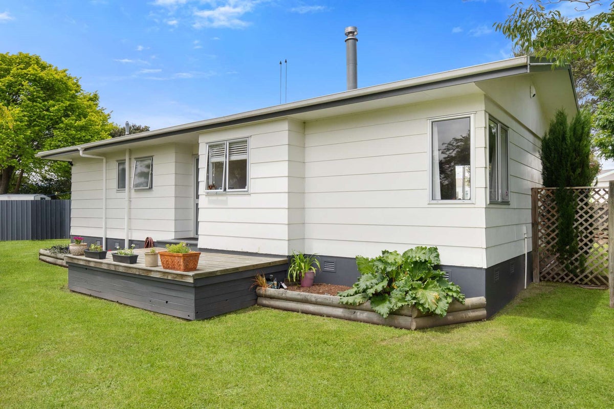 1 Bronte Place, Owhata, Rotorua - Carousel 2