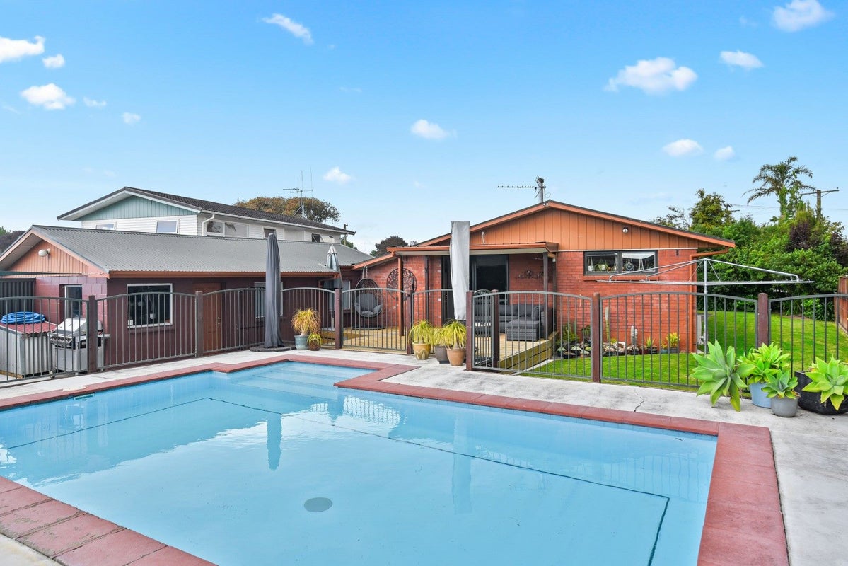 37 Pulham Crescent, Queenwood, Hamilton - Carousel 2