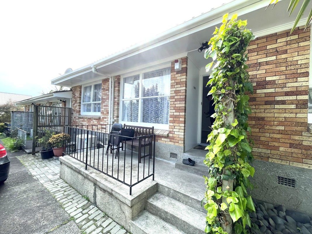 2/35 Brixton Road, Balmoral, Auckland - Carousel 1