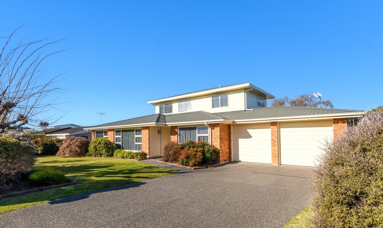 38 Ridge Street, Otumoetai, Tauranga - Carousel 1