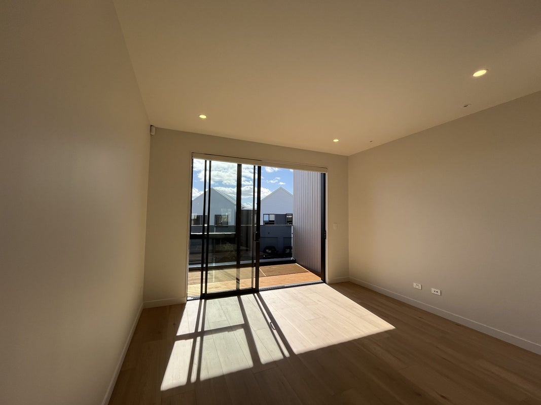 2 Puihi Crescent, Massey, Auckland - Carousel 12
