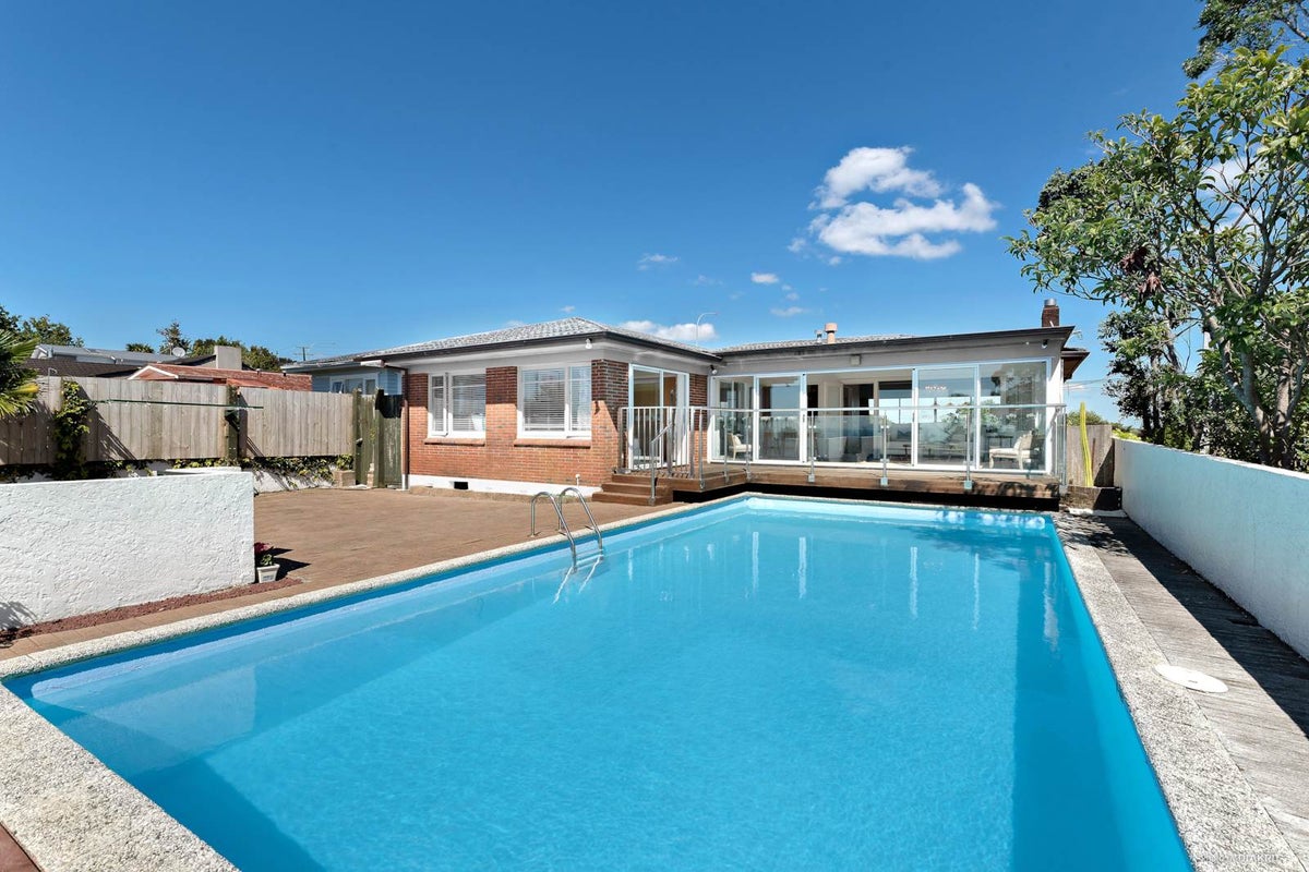 479 East Coast Road, Murrays Bay, Auckland - Carousel 1