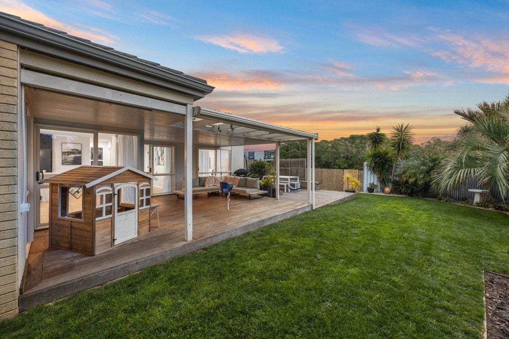 8 Saint Leger Close, Huntington Park, Auckland - Carousel 2