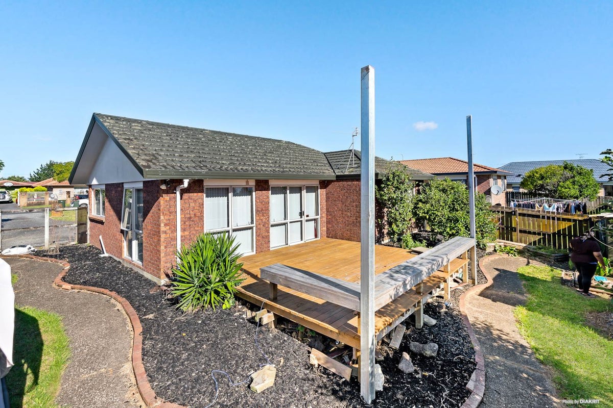 31 Freda Place, Favona, Auckland - Carousel 2