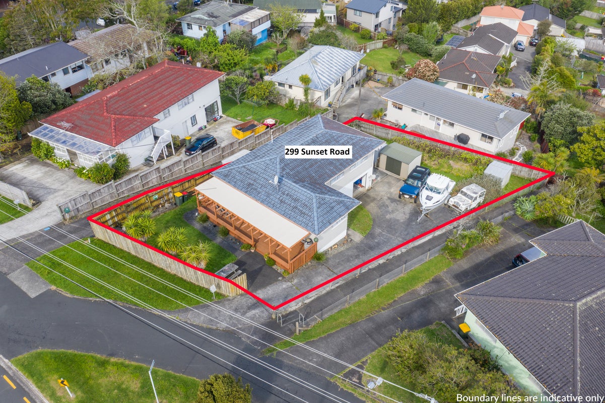 299 Sunset Road, Sunnynook, Auckland - Carousel 1