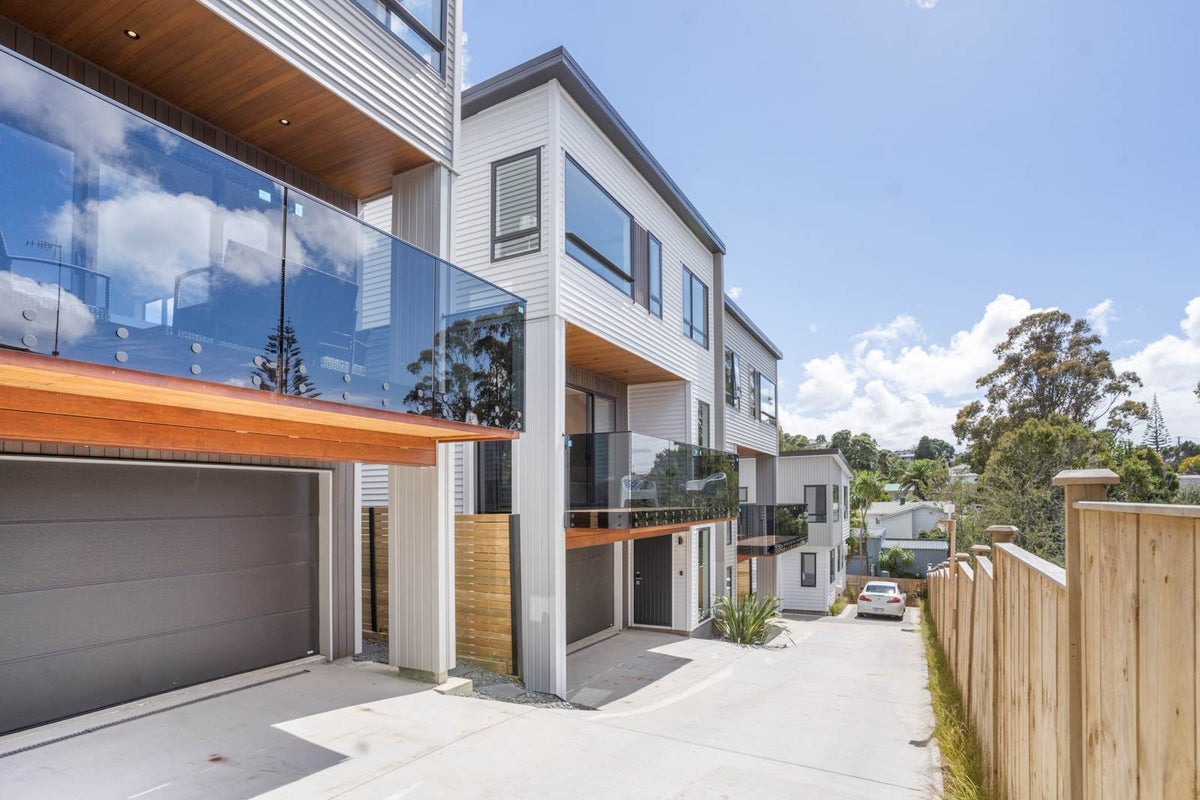 74D Bentley Avenue, Glenfield, Auckland - Carousel 2