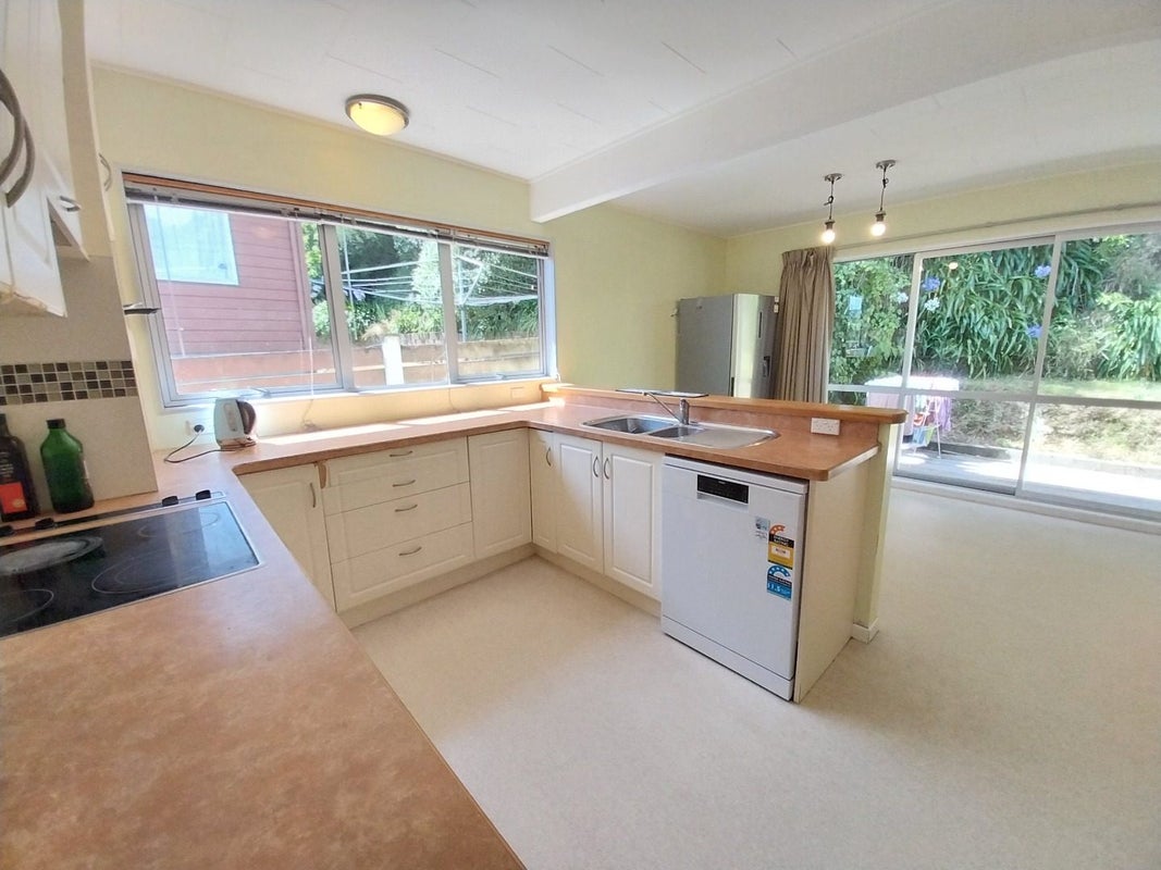 4 Lynmouth Avenue, Karori, Wellington - Carousel 2