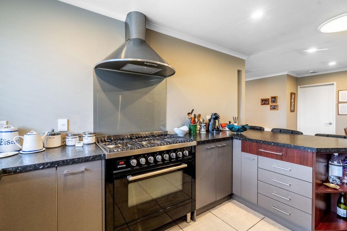 24 Hoffman Court, Waikiwi, Invercargill - Carousel 2